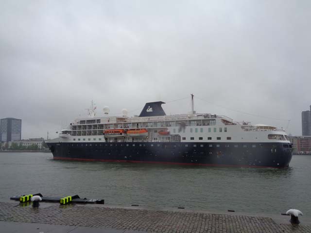 Cruiseschip ms Minerva van Swan Hellenic aan de Cruise Terminal Rotterdam